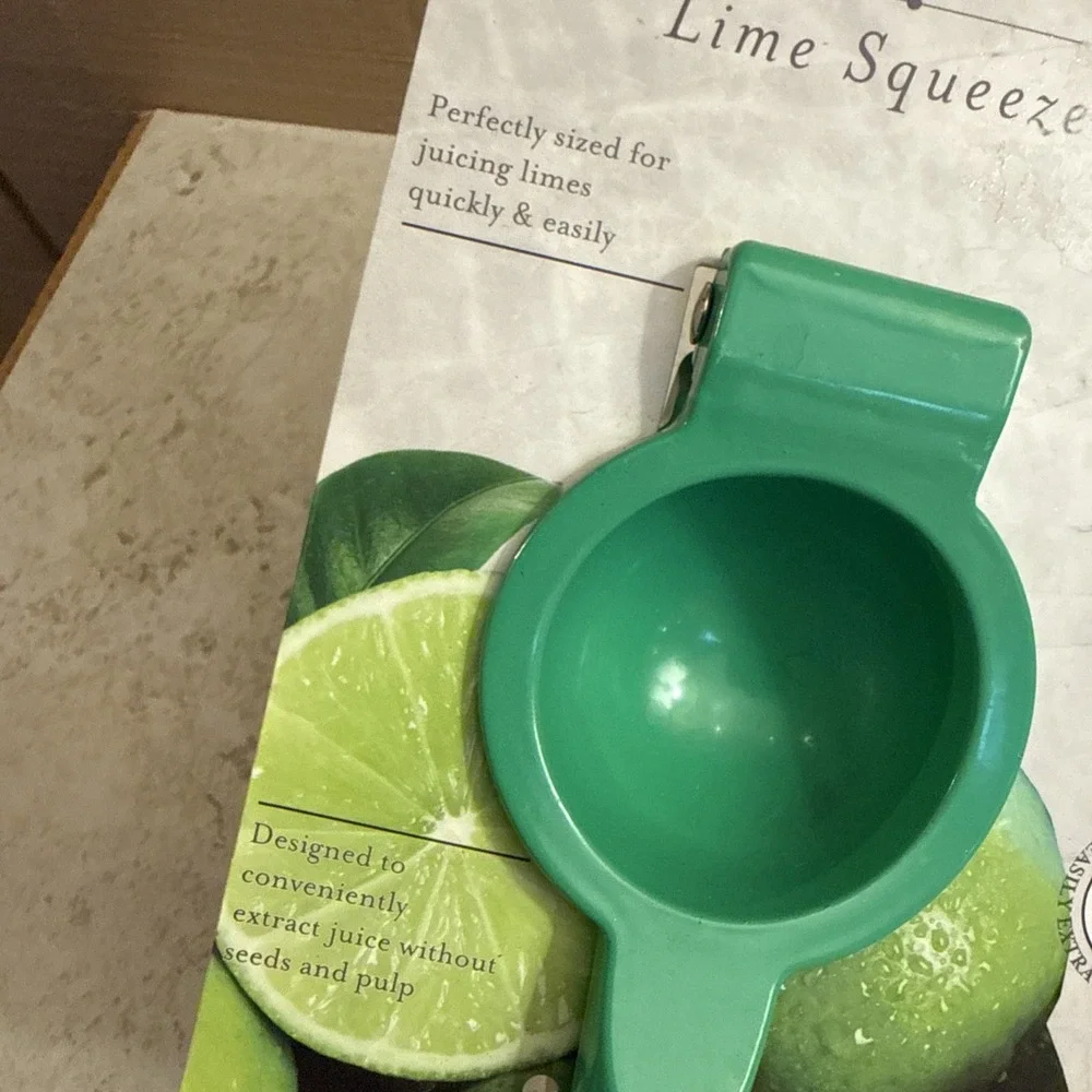 Classic Lime Squeezer Handheld Juicer Tool‎ NEW